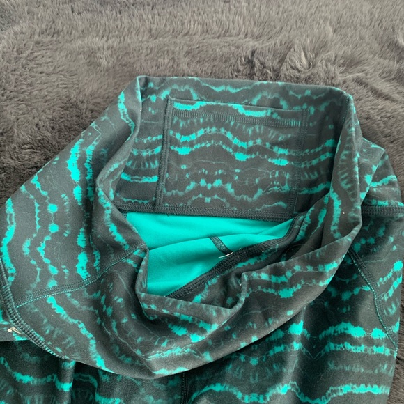 Fabletics High-waisted Printed PowerHold Legging - Picture 2 of 5